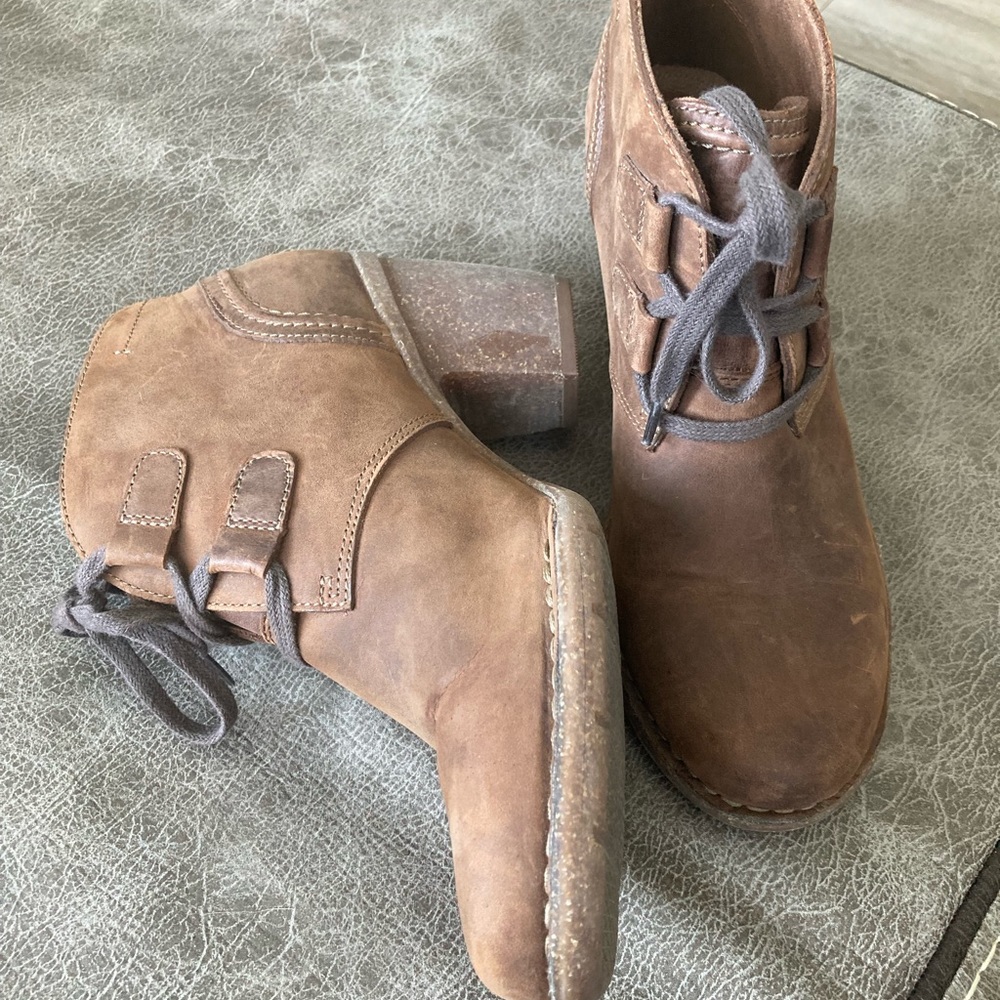 Clarks Artisan Leather Ankle Boot - Picture 2 of 7